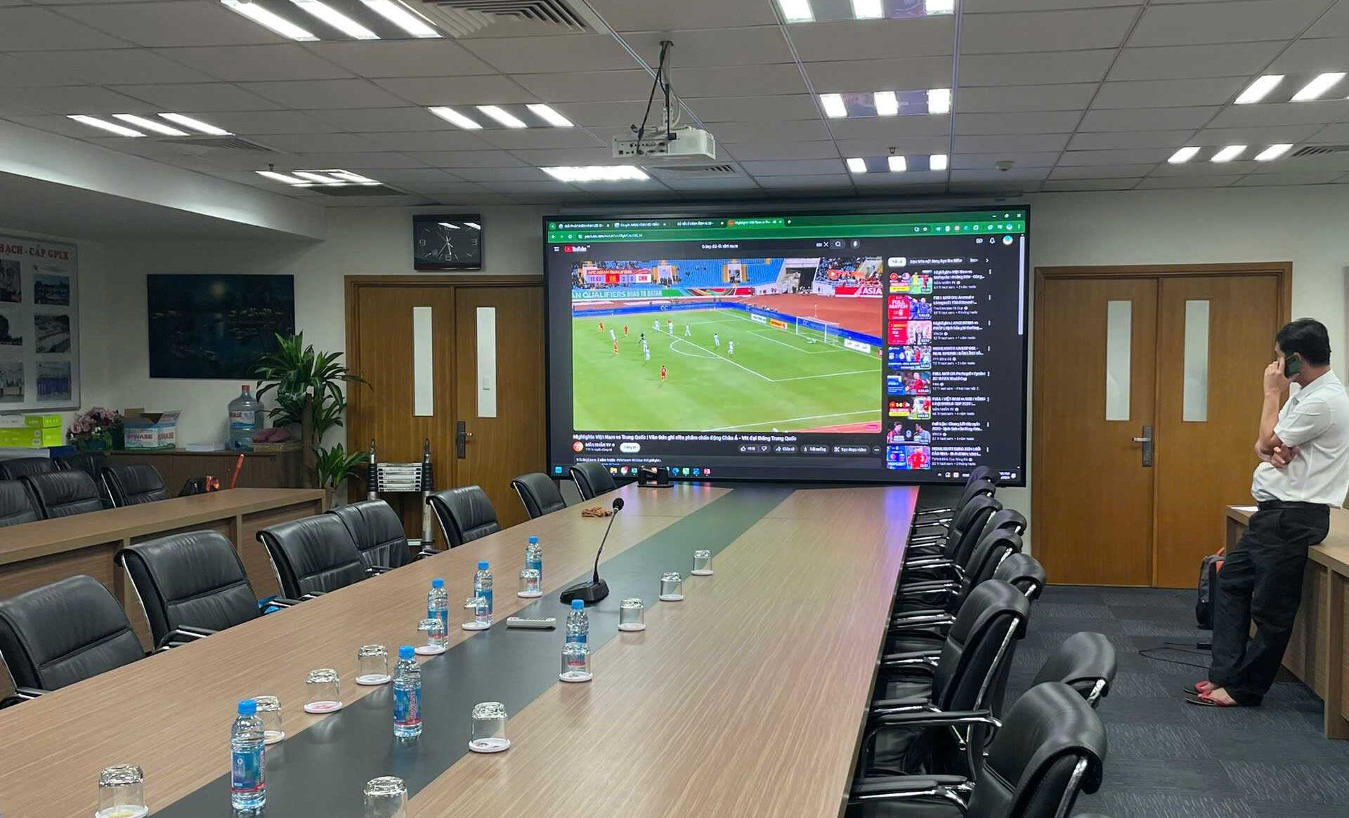 Màn hình LED P2 phòng họp