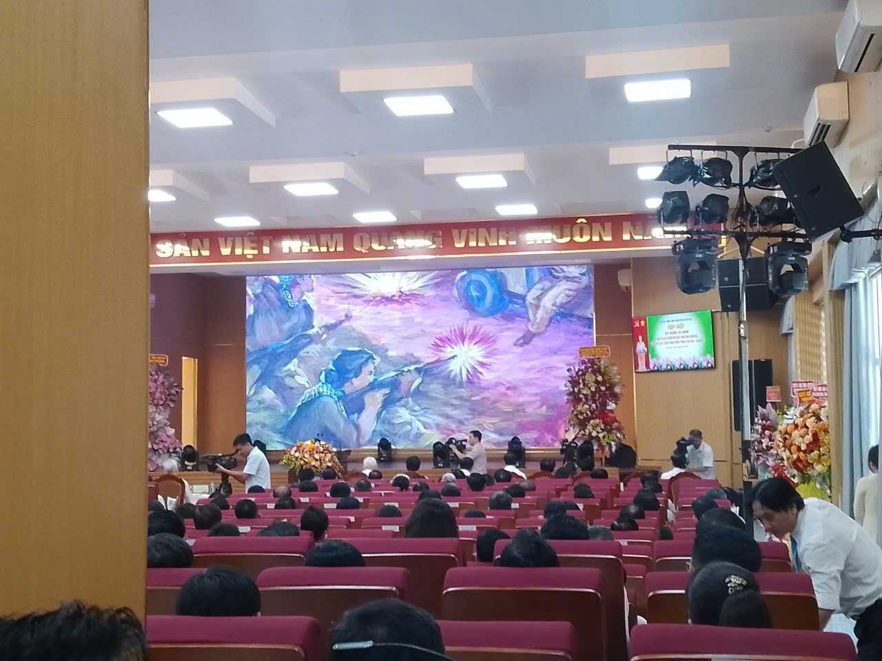 Báo Giá Màn Hình LED Hội Trường Cỡ Lớn – Năm 2025