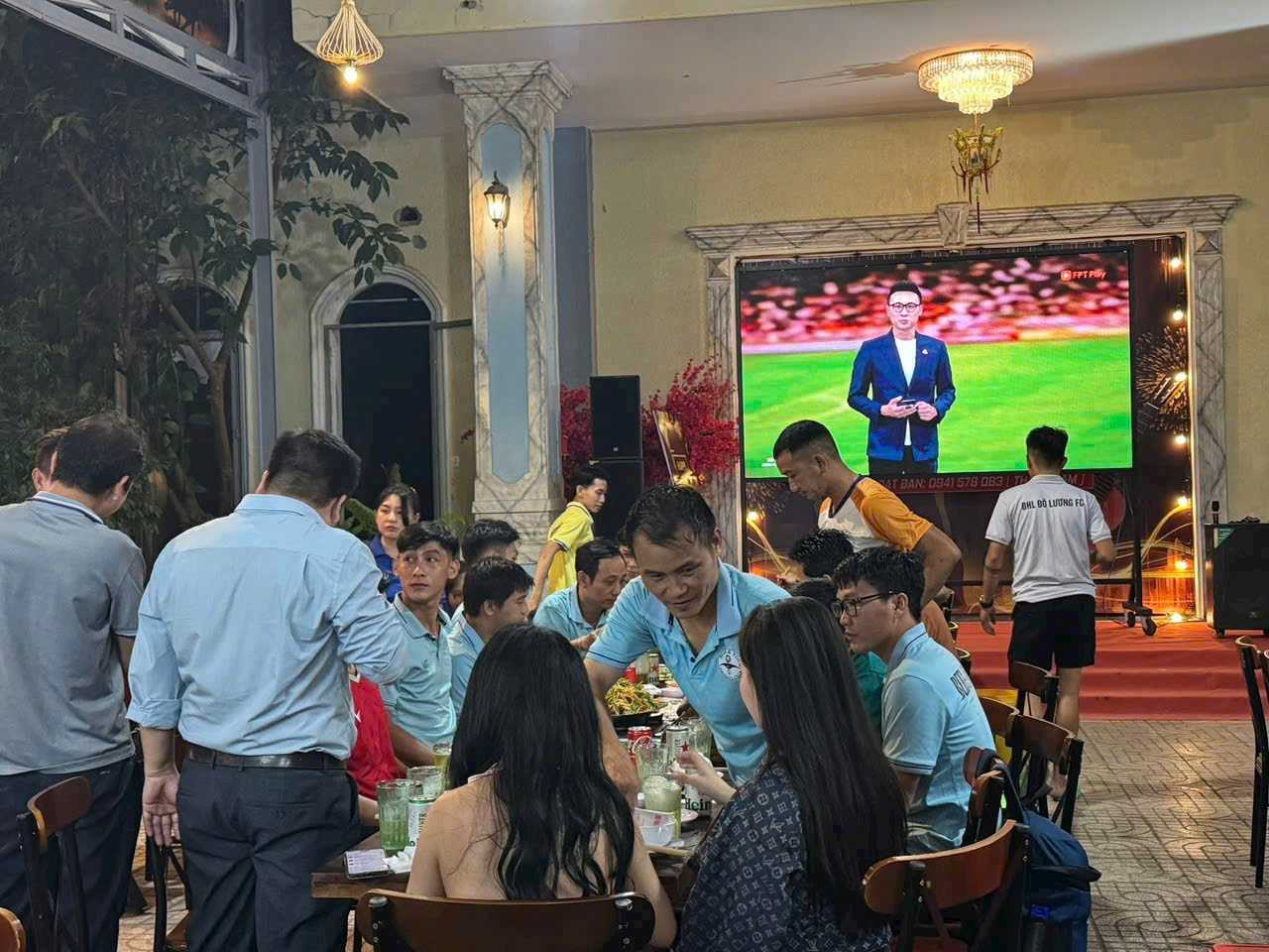 Màn Hình LED P5 Trong Nhà Chiếu Bóng Đá Cho Quán Cafe, Quán Nhậu