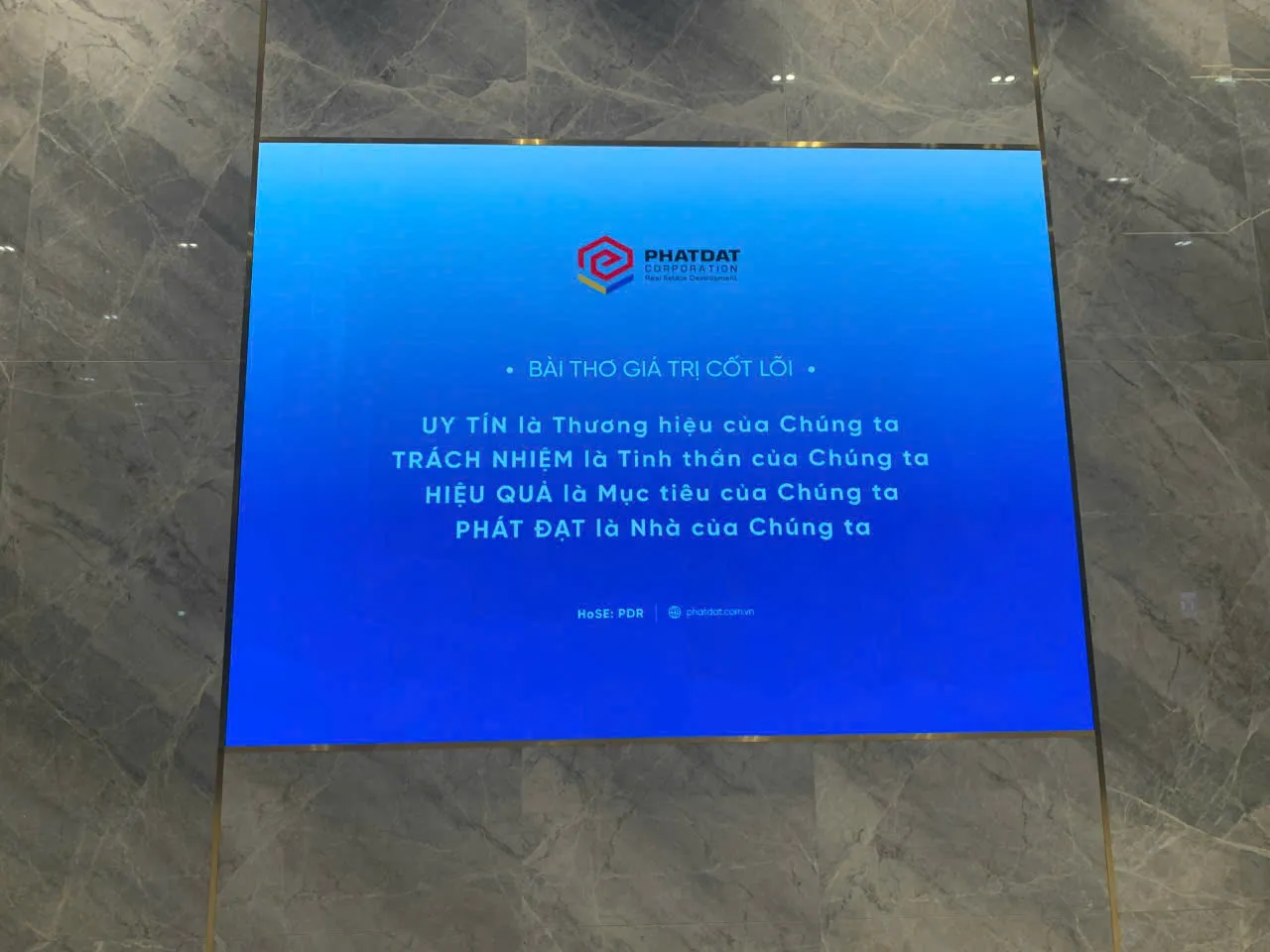 Màn hình LED P2 tai Toà Nhà Phát Đạt Real TP.HCM