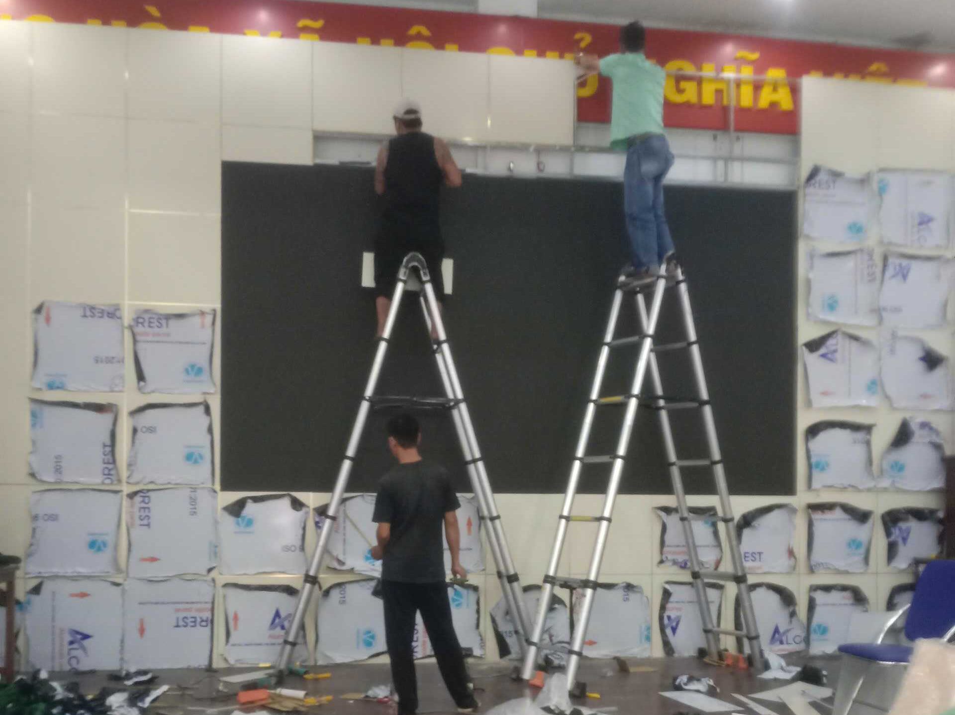 Lắp Đặt Màn Hình LED cỡ lớn 