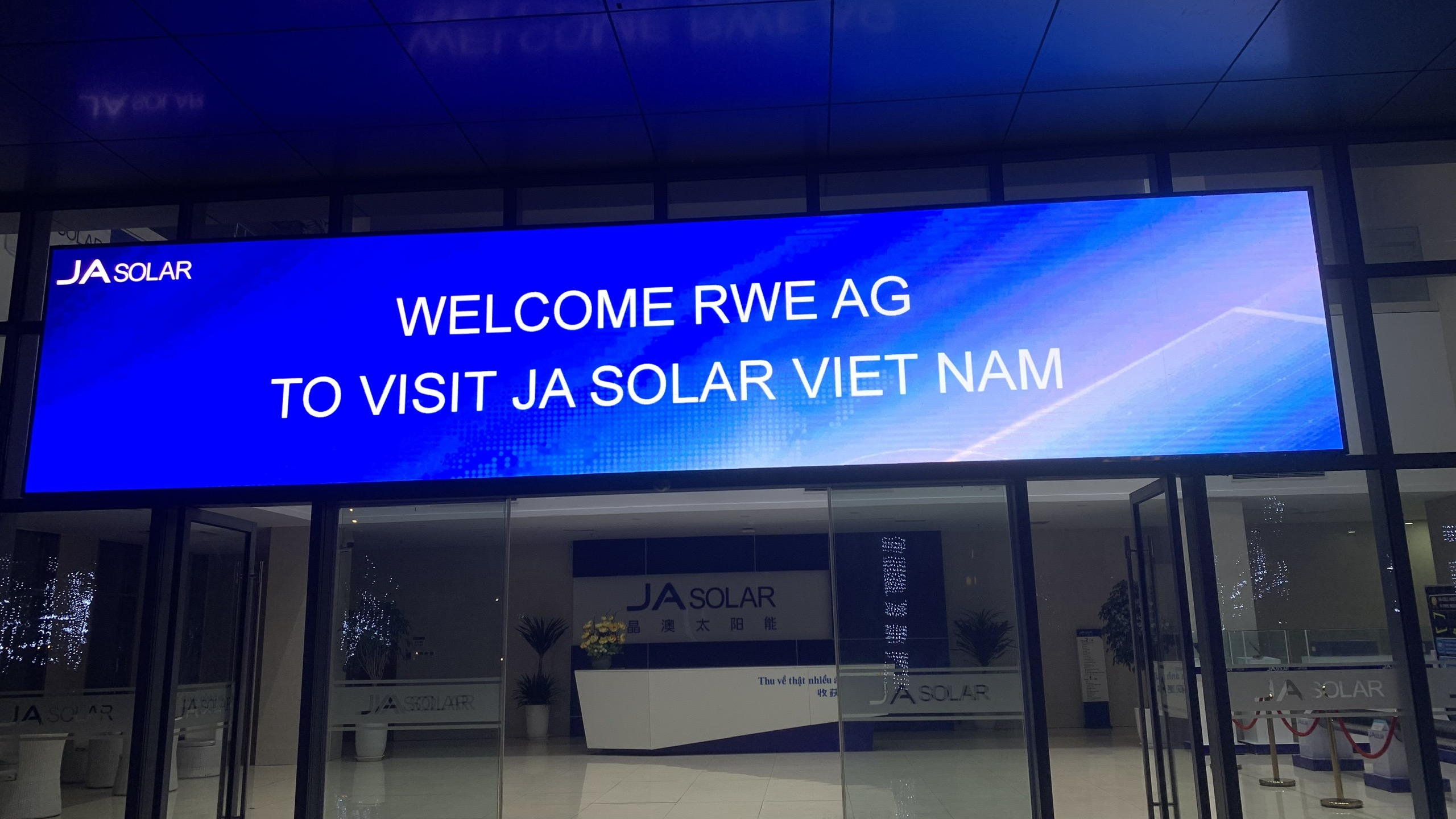 Màn hình LED P2.5 Ngoài Trời tại TP.HCM