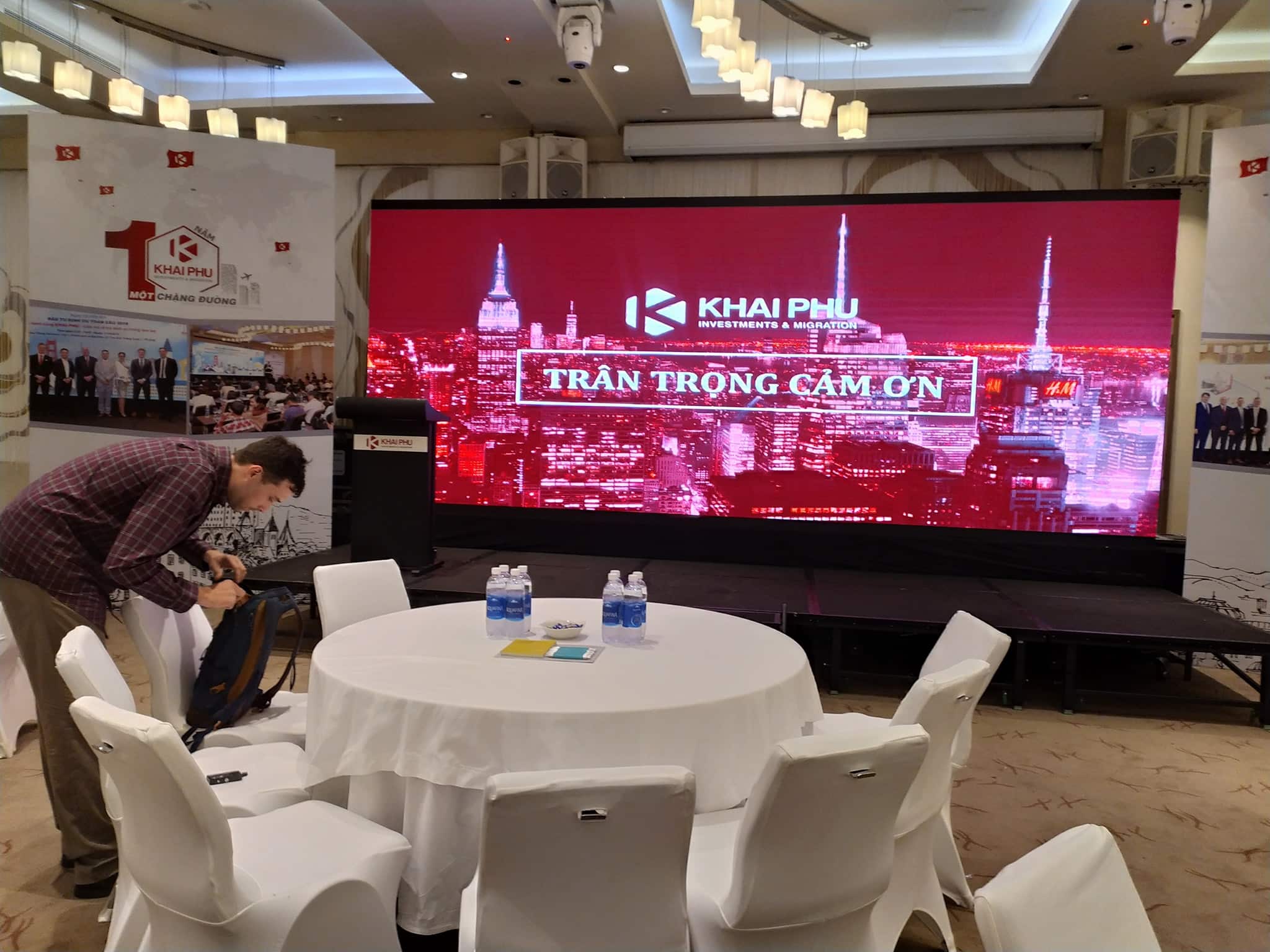 Top 10 màn hình LED nhà hàng tiệc cưới 2026