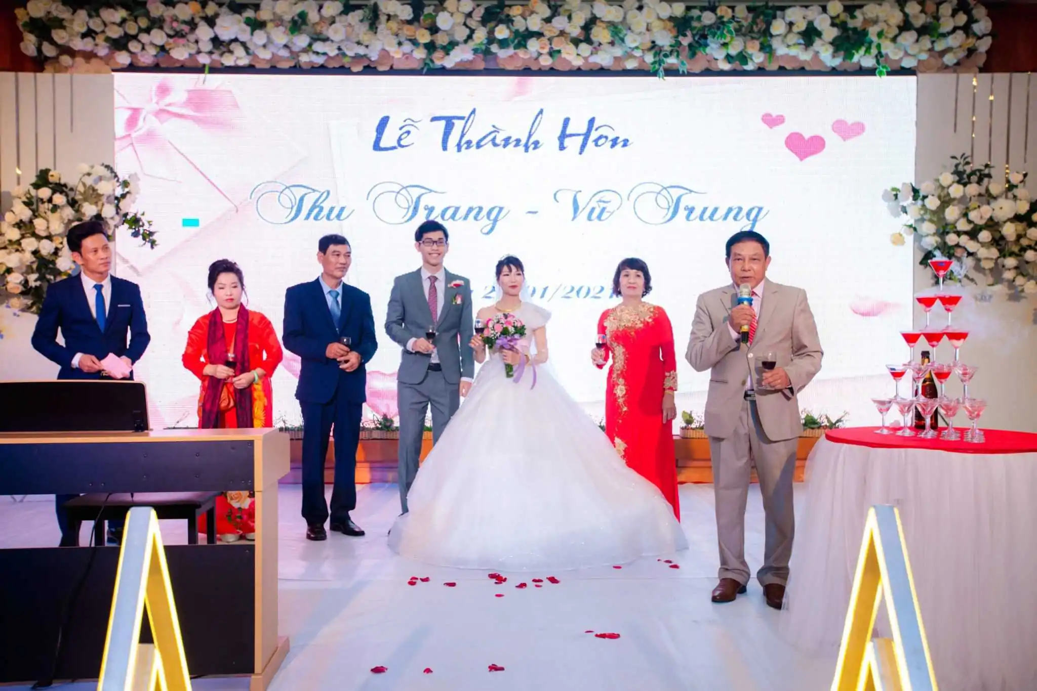+100 Mẫu Màn Hình LED Tiệc Cưới Chính Hãng, Giá Tốt